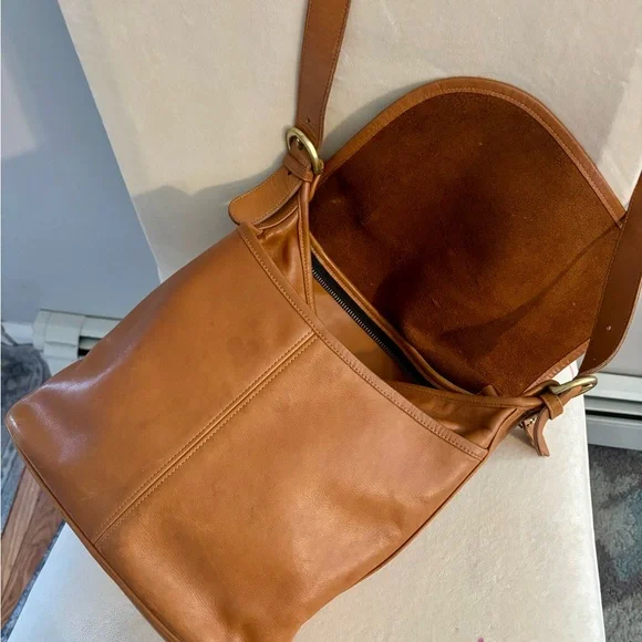 Coach Tan Leather Shoulder Bag with Adjustable Strap - Picture 4 of 9